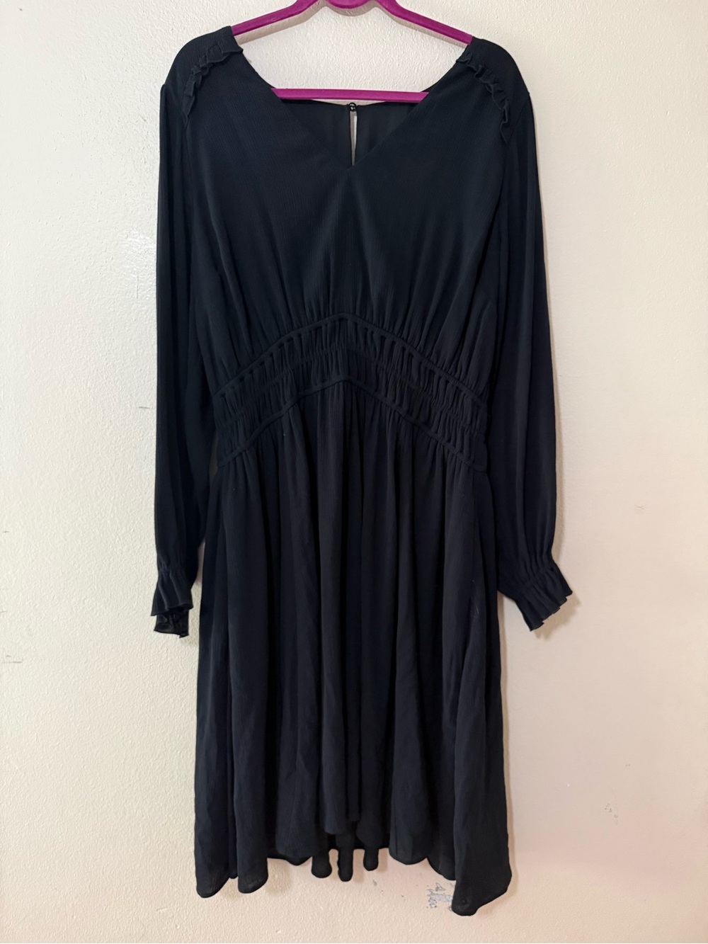 Black Long Sleeve V-Neck Midi Dress